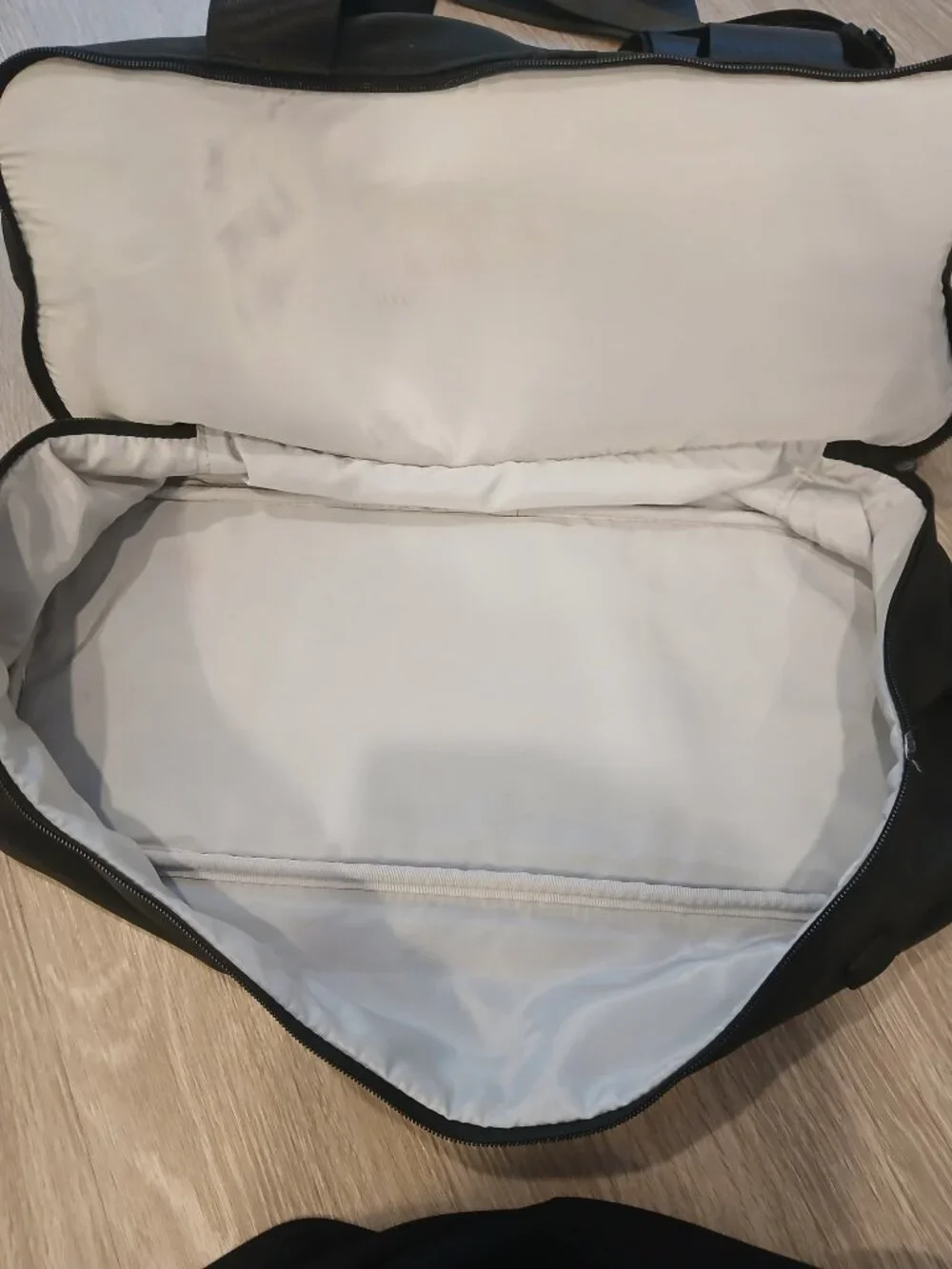 REALLY GREAT SLEEK BLACK KSWISS ZIPPERED TOTE!!!